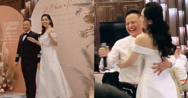 Kỷ niệm 5 năm kết hôn, Trà My và ông xã đại gia tổ chức buổi tiệc hoành tráng, trang hoàng lộng lẫy không khác gì tiệc cưới.