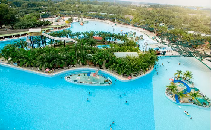 Bãi biển nhân tạo có diện tích gần 2,3 ha, tổng diện tích mặt nước 20.000m2, chiều dài bờ biển 1,4km. Ảnh: Tripadvisor