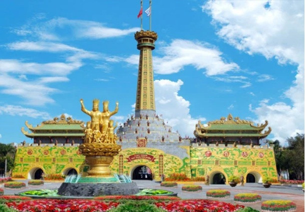 Khu du lịch Đại Nam có tới gần 80 địa điểm vui chơi giải trí và các tiện ích khác nhau. Ảnh: Đại Nam