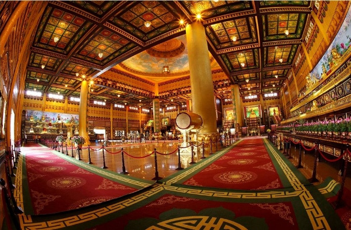 Khu đền thờ được xây dựng theo lối kiến trúc cổ thời Lý với các họa tiết vuông, tròn. Ảnh: Đại Nam