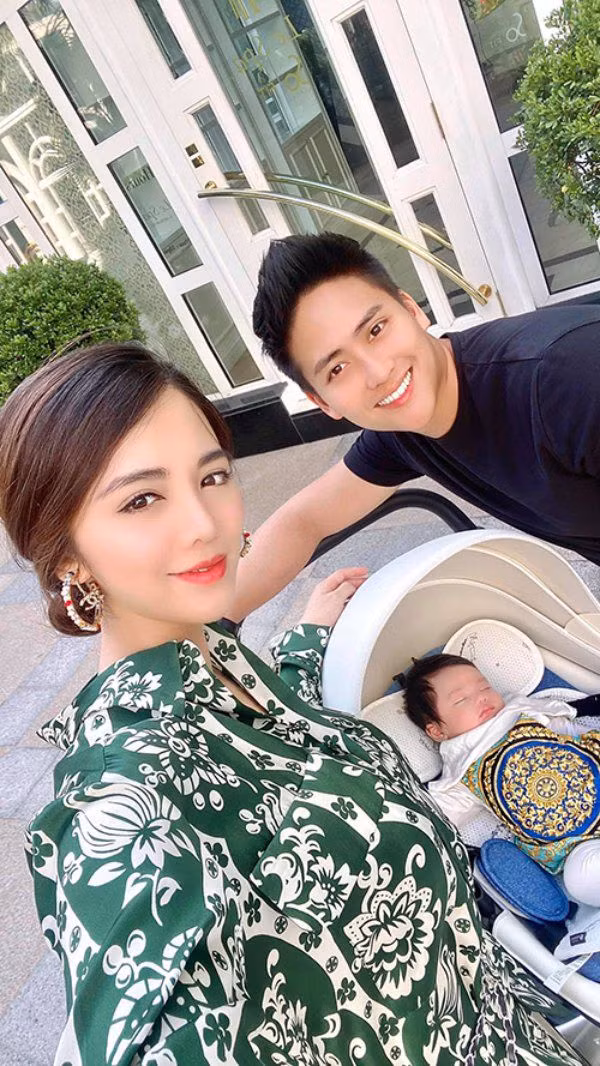 Claret Giang Lê cũng là một tiểu thư đình đám khi có bố mẹ đều hoạt động trong ngành bất động sản. Chồng cô là Thái Bá Nam - chủ nhà hàng và kinh doanh bất động sản. Ảnh: FBNV