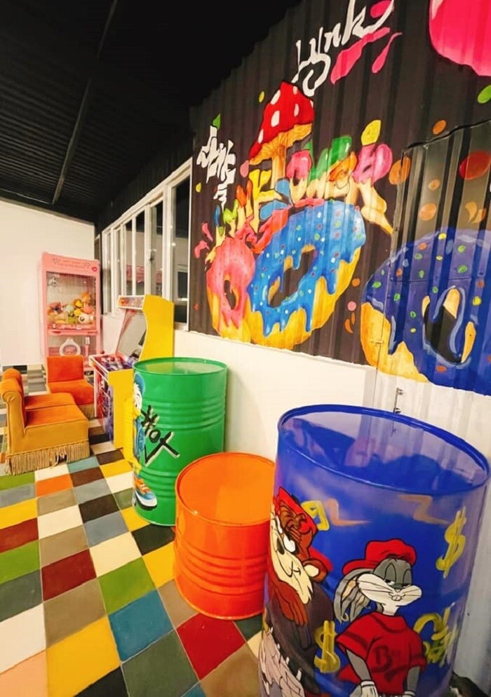 Phòng vui chơi giải trí ngập tràn màu sắc trẻ trung. Ảnh: FBNV