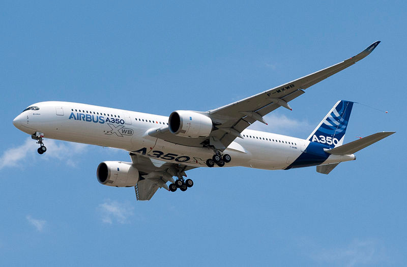 A350 là thế hệ máy bay Airbus đầu tiên trên thế giới sử dụng vật liệu sợi carbon gia công cường lực polymer cho thiết kế cả thân và cánh máy bay.