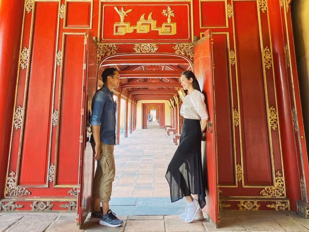 Trong thời gian rảnh rỗi, nam doanh nhân có sở thích du lịch và cùng vợ đi chơi. Ảnh: Ngoisao