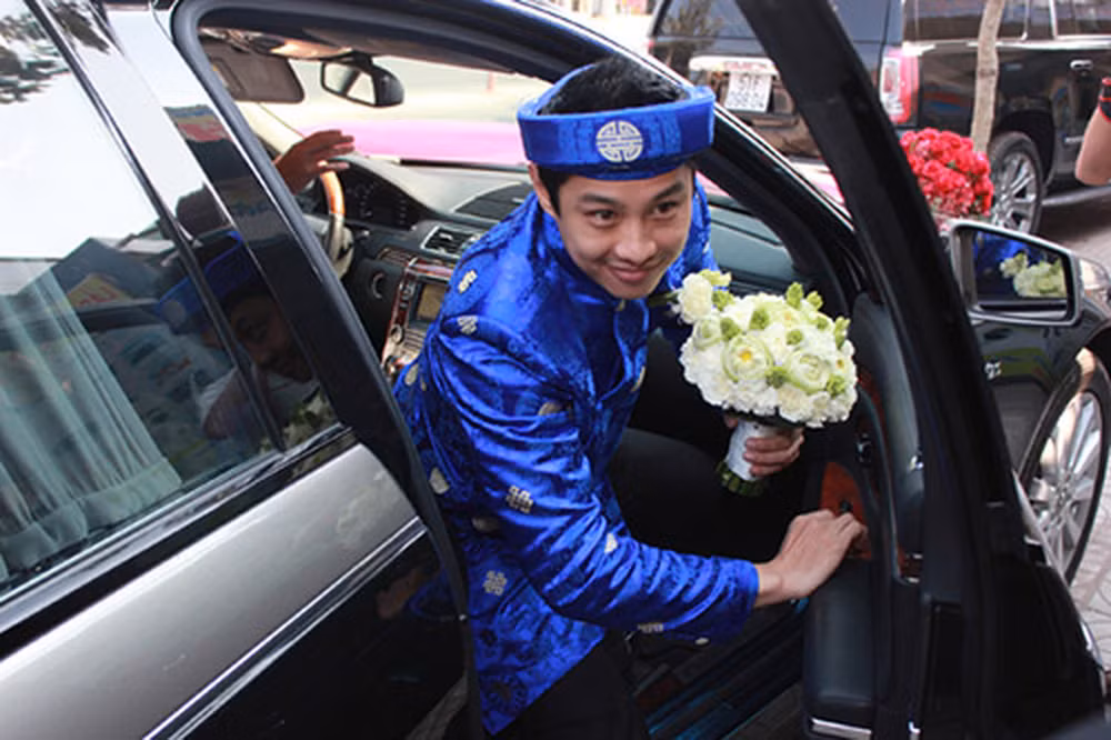 Trong lễ đính hôn với Trúc Diễm, dàn xe rước dâu đã khiến dân tình trầm trồ vì quá nhiều xế hộp sang trọng. Ảnh: Doanh nghiệp &amp; Tiếp thị