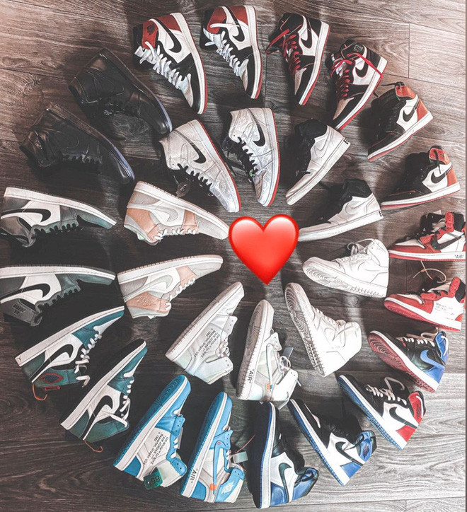 Không bao giờ khoe biệt thự hay siêu xe nhưng Thế Anh lại cực mê giày hiệu và bearbrick (gấu đồ chơi). Ảnh: FBNV