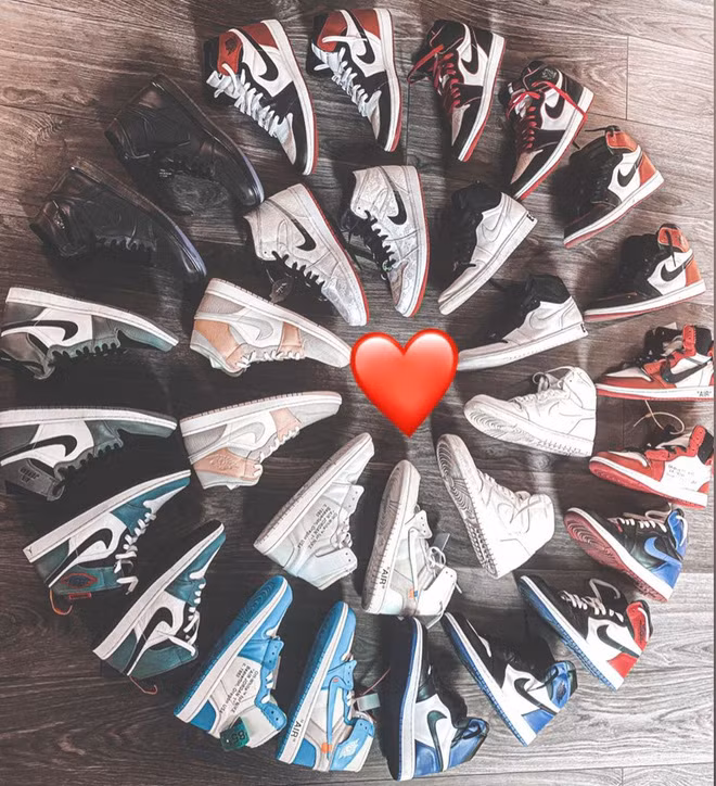 Không bao giờ khoe biệt thự hay siêu xe nhưng Thế Anh lại cực mê giày hiệu và bearbrick (gấu đồ chơi). Ảnh: FBNV