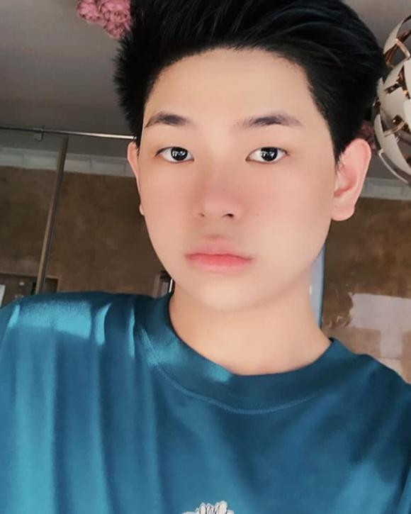 Trong khi đó, rich kid Gia Kỳ chơi lớn khi chuyển khoản cho một số người thân thiết với lời nhắn: "Gia Kỳ xin phép gửi tặng ạ". Một vài người nhận được tiền từ Gia Kỳ đã trích một phần để làm từ thiện.