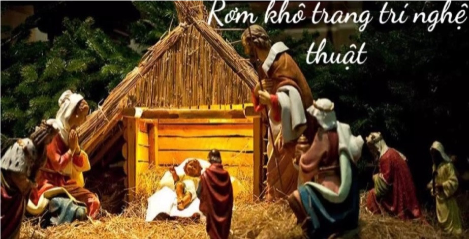 Ngoài sử dụng như một nguyên liệu trồng nấm, ủ phân hữu cơ...ngày nay rơm khô còn được dùng để trang trí nghệ thuật.