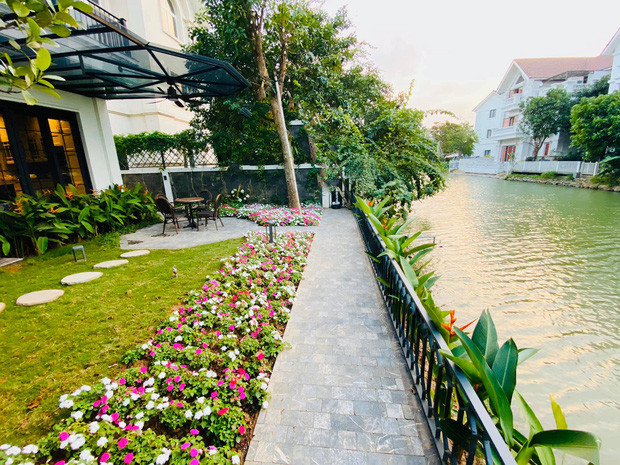 Lã Thanh Huyền cũng sở hữu căn biệt thự ven sông hoành tráng với diện tích 450m2 ở trung tâm Hà Nội.