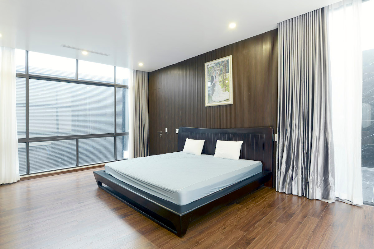 Ở tầng 2, các phòng ngủ đều được lấy sang theo hướng Bắc và hướng Đông.