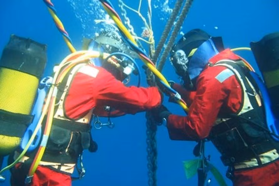 Mot nhanh cap quang bien duoc sua xong, Internet di quoc te tot hon