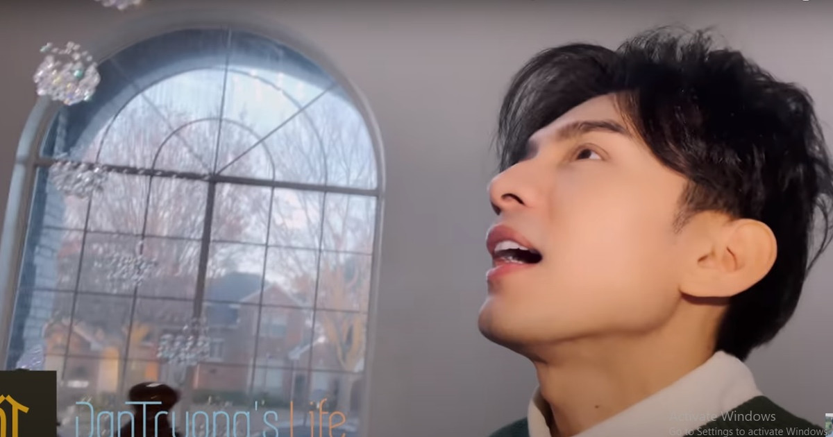 Nhà thiết kế với nhiều cửa kính để tận dụng ánh sáng tự nhiên. Ảnh chụp màn hình