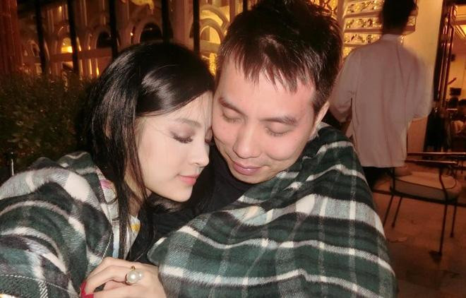 Trong một bài phỏng vấn, Huyền Baby kể lại rằng chồng đại gia ban đầu rất ấn tượng về cái tên "Huyền Baby" khi nghe qua lời một người bạn giới thiệu. Sau đó, Quang Huy thử search hình ảnh của "cô Huyền Baby" để xem thì thấy rất dễ thương. Ảnh: FBNV