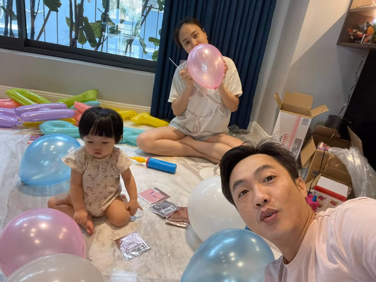 Sau đám cưới đình đám vào năm 2019 tại một khách sạn hạng sang ở Sài Gòn, cặp đôi đang có một nhóc tì đáng yêu Suchin. Ảnh: FBNV