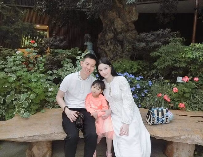 Ngay ngày hôm sau, Quang Huy đặt vé từ Sài Gòn ra Hà Nội để gặp Huyền Baby. Ảnh: FBNV