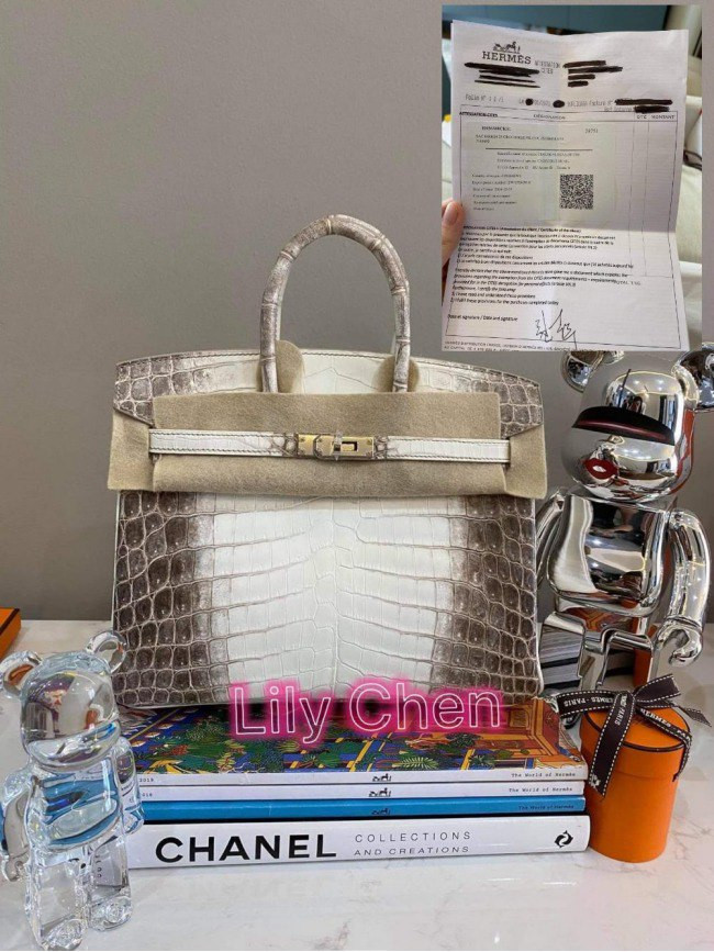 Chiếc túi Hèrmes bạch tạng da cá sấu của LiLy Chen có giá lên tới 7 tỷ đồng. Ảnh: FBNV