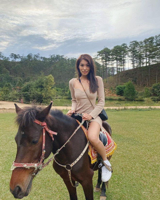 Thảo Nhi Lê sống ở Đức từ nhỏ và về Việt Nam khoảng 5 năm trở lại đây. Cô nàng là con thứ 2 trong một gia đình khá khả. Ảnh: FBNV