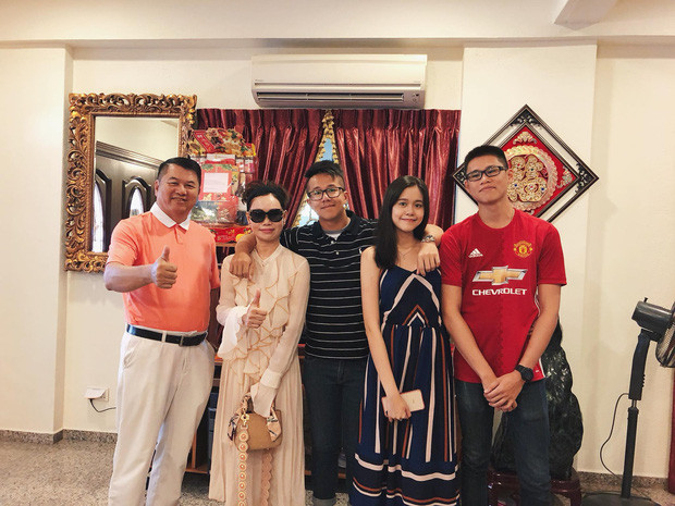 Chiếc túi trên tay mẹ chồng tương lai của Hương Giang có giá tới 70 triệu đồng. Ảnh: Doanh nghiệp &amp; tiếp thị