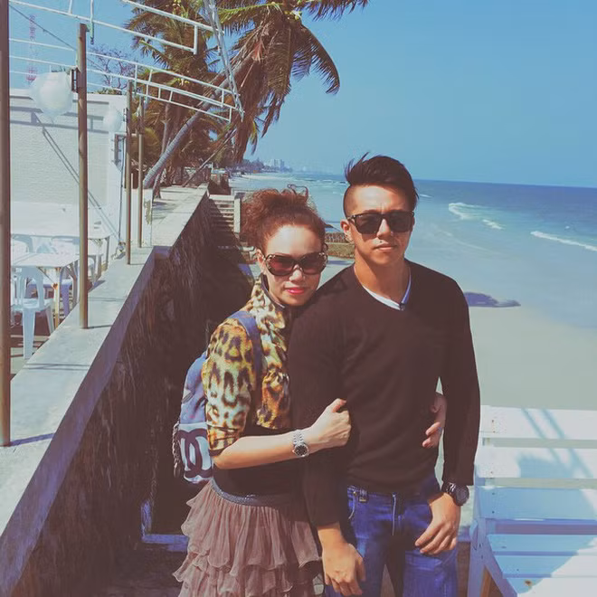 Khán giả phát hiện ra một điều thú vị, mẹ của Matt Liu là một người chịu chơi khi sở hữu kho hàng hiệu xa xỉ với những chiếc túi và đồng hồ đắt tiền. Ảnh: Dân Việt.