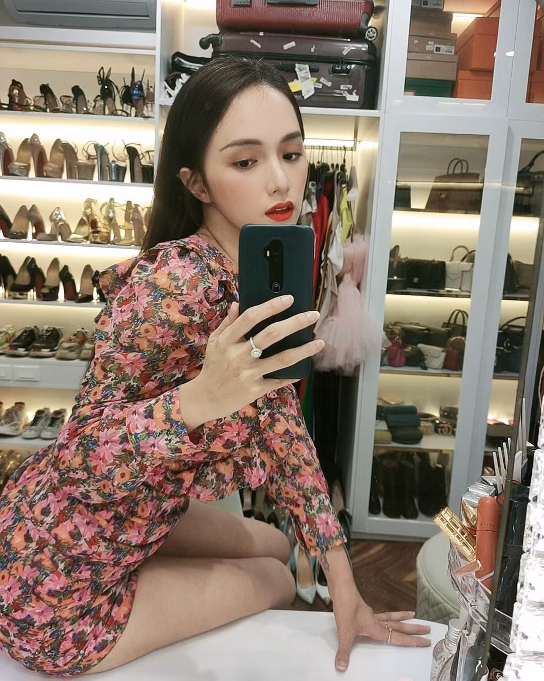 Hương Giang được xem là một tay chơi hàng hiệu thứ thiệt. Ảnh: FBNV