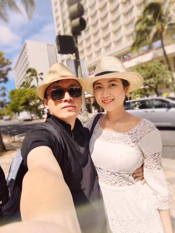 Dù bận rộn công việc, song mỗi khi rảnh rỗi Lam Trường lại đưa bà xã đi du lịch nước ngoài. Ảnh: Thế giới trẻ.