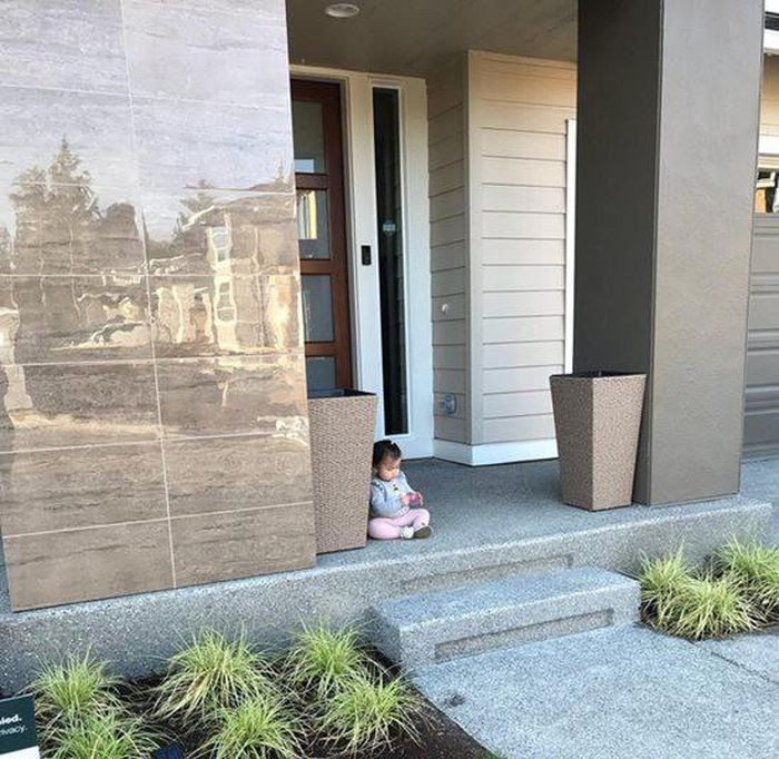 Sau khi kết hôn với Yến Phương, Lam Trường có thời gian sống định cư bên Mỹ cùng vợ con. Tại đây, nam ca sĩ Lam Trường chọn một căn nhà hiện đại nhưng ấm cúng với vườn cây trái xum xuê. Ảnh: FBNV.