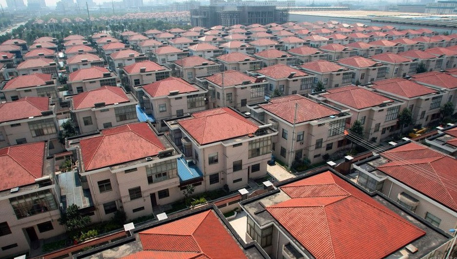 Cách đây khoảng 20 năm, những hộ dân trong làng Trường Giang đã có thể ở trong những dãy nhà hiện đại mà ngay cả bây giờ vẫn còn là niềm mơ ước của nhiều gia đình. Ảnh: QQ