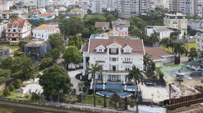 Tỷ phú Johnathan Hạnh Nguyễn sở hữu dinh thự 3 mặt tiền xa hoa tại quận 2 (TP HCM). Ảnh: Zing