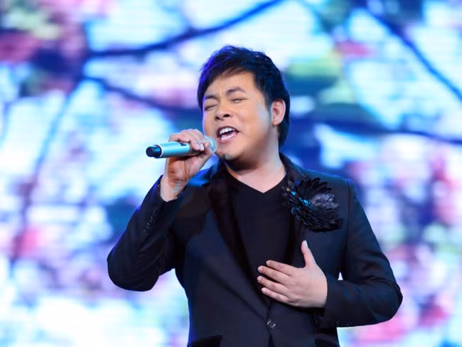 Nam ca sĩ từng tiết lộ: "Nếu ước lượng con số thấp nhất ở thị trường hải ngoại thì mỗi tháng tôi kiếm ít nhất 40.000 USD (hơn 900 triệu đồng)". Ảnh: Internet