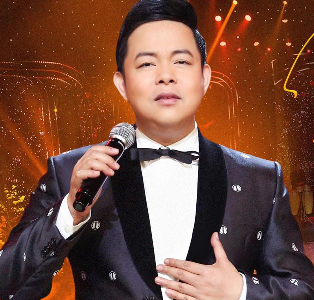 Nổi tiếng ở cả thị trường hải ngoại và trong nước, ca sĩ Quang Lê không chỉ đắt show ca hát mà còn là cái tên thường được mời ở các chương trình truyền hình với mức cát-xê cao ngất ngưởng. Ảnh: Internet