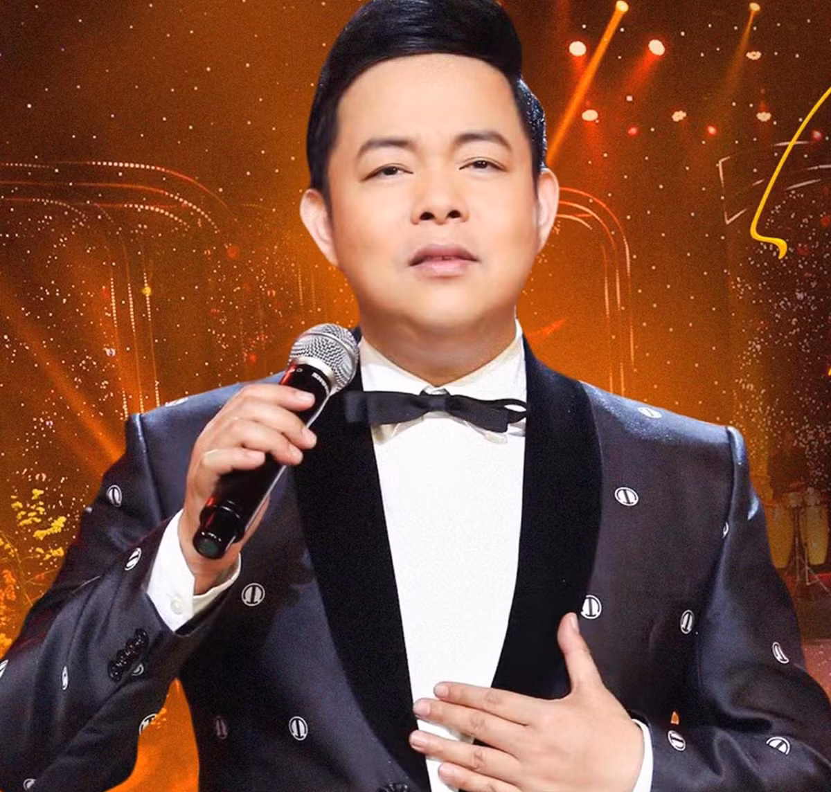 Nổi tiếng ở cả thị trường hải ngoại và trong nước, ca sĩ Quang Lê không chỉ đắt show ca hát mà còn là cái tên thường được mời ở các chương trình truyền hình với mức cát-xê cao ngất ngưởng. Ảnh: Internet