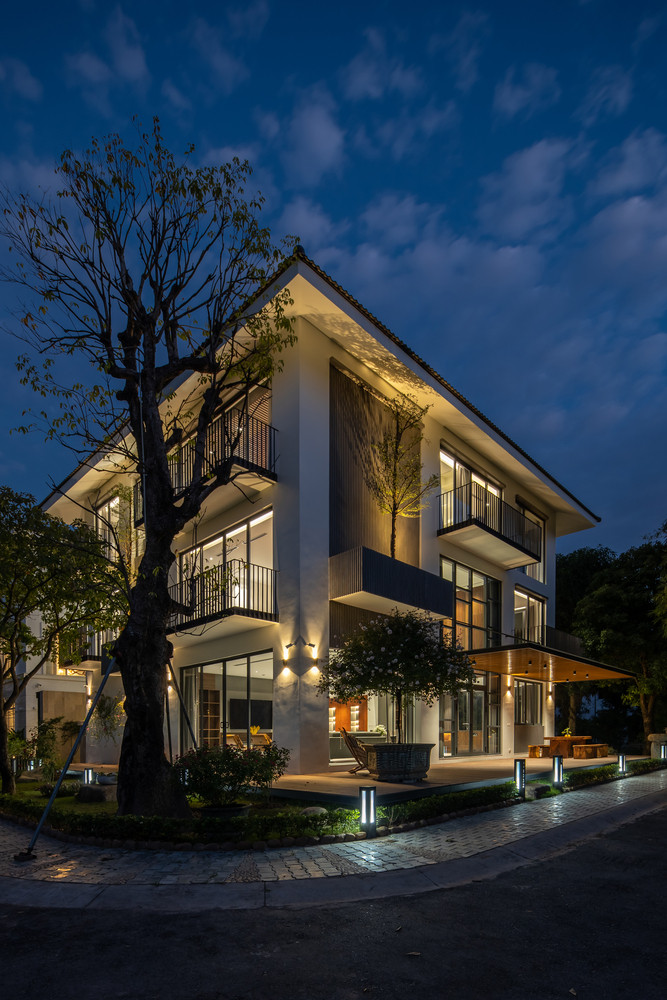 Nguồn cảm hứng của ngôi nhà cũng đến từ sự bình dị, nhẹ nhàng và duyên dáng nhưng cũng rất đặc biệt của bụi tre kế bên.