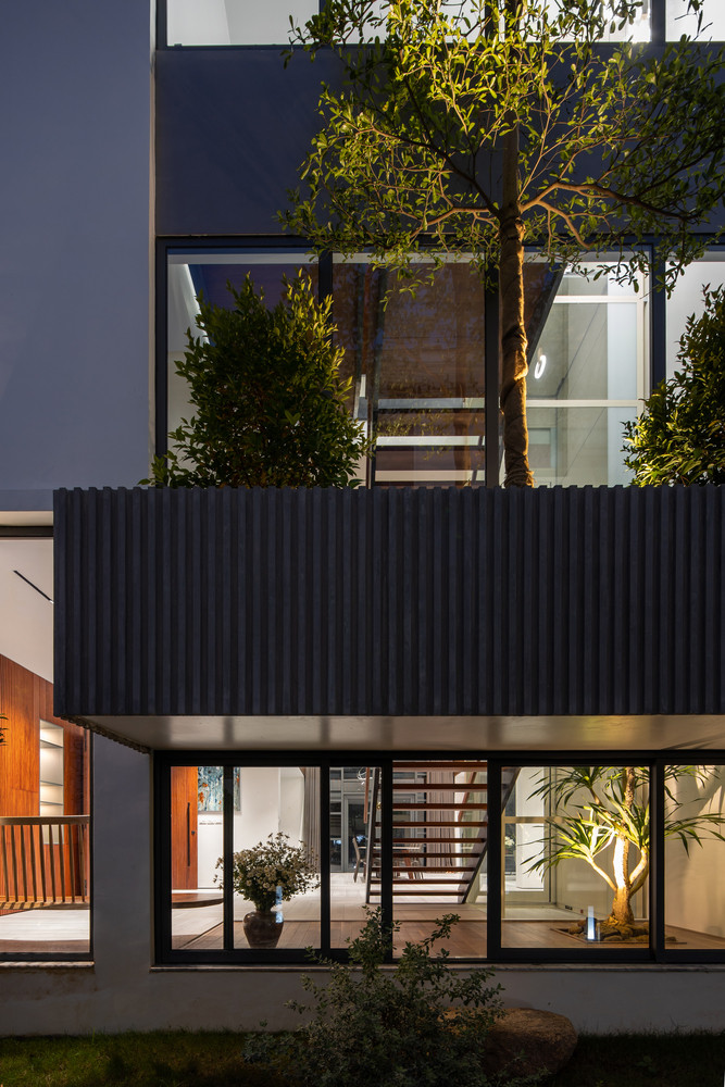 Khung cảnh căn biệt thự lung linh về đêm. Nguồn ảnh: Hoang Le