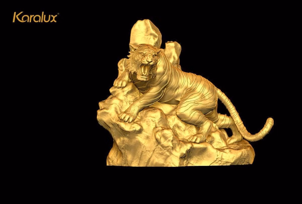 Bức tượng hổ vương mạ vàng được giới thiệu là sản phẩm tượng phong thủy cao cấp làm quà tặng dịp Tết Nguyên đán Nhâm Dần 2022. Ảnh: Karalux
