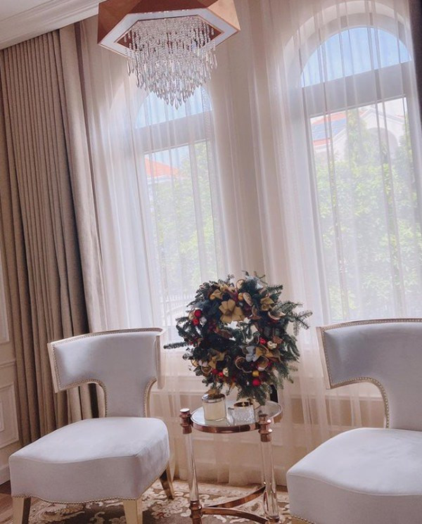 Ngôi nhà đã được trang hoàng ngập tràn không khí Noel.