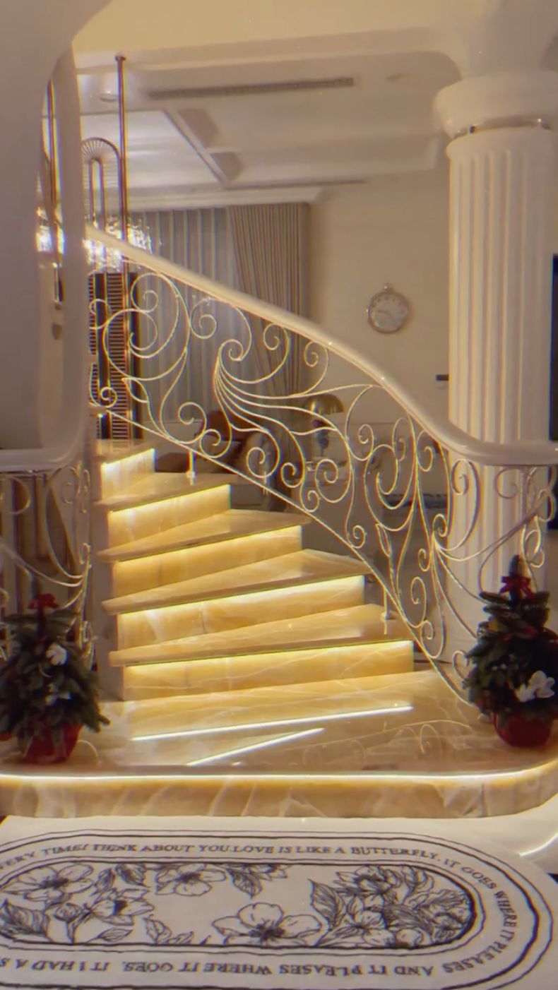 Mới đây, Lâm Bảo Châu tiếp tục khiến cõi mạng dậy sóng khi đăng clip khoe từng ngóc ngách trong bạch dinh của Lệ Quyên