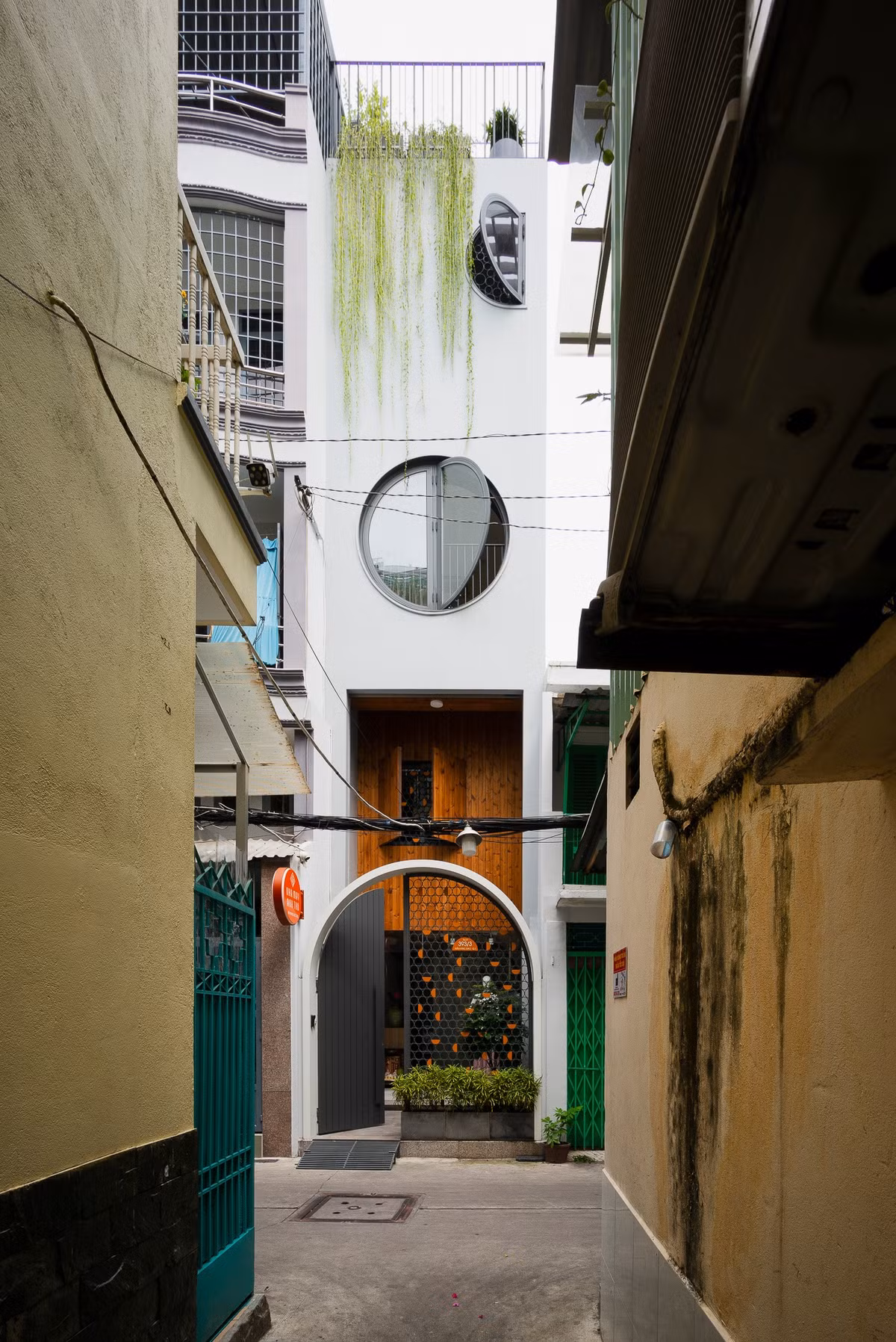 Chi 30m2, nha trong hem nho o Sai Gon van “gay sot“