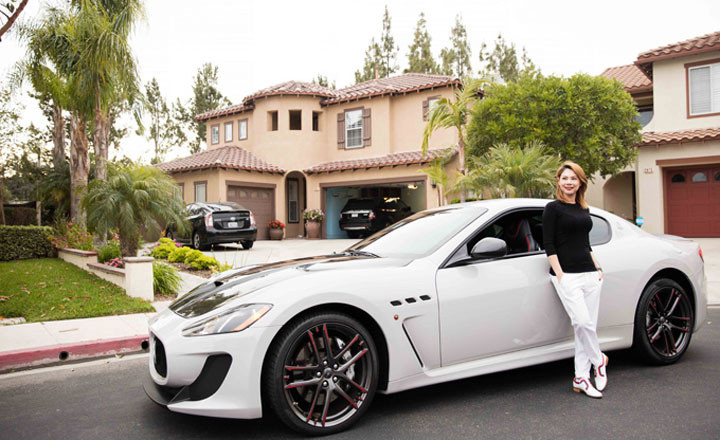 "Búp bê" Thanh Thảo cũng có cuộc sống khá giả và bình yên bên chồng con ở Mỹ. Nữ ca sĩ sống cùng chồng và con gái tại một căn biệt thự ở bang California.