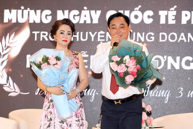 Chưa hết, vợ chồng bà Nguyễn Phương Hằng còn có niềm đam mê mãnh liệt với siêu xe, nhất là 2 thương hiệu chỉ dành cho giới thượng lưu là Bentley và Rolls-Royce.