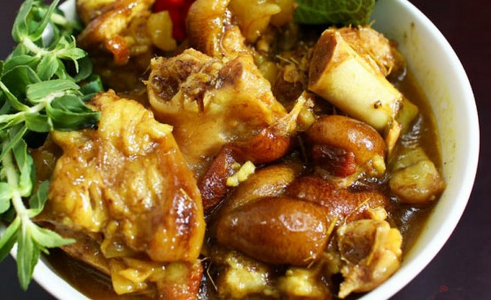 Dù vậy, thực phẩm nấu chín sẵn thường được bao phủ bởi nhiều loại gia vị nên sẽ che giấu được tình trạng hư hỏng. Ảnh: Internet