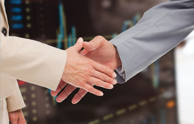 Ở miền Nam, các CEO bất động sản trên 15 năm kinh nghiệm có mức lương xê dịch từ 8.000 - 40.000 USD/tháng (184 - hơn 900 triệu đồng). Trong khi đó, ở miền Bắc, mức lương cao nhất CEO nhận được là 30.000 USD/tháng (690 triệu đồng).