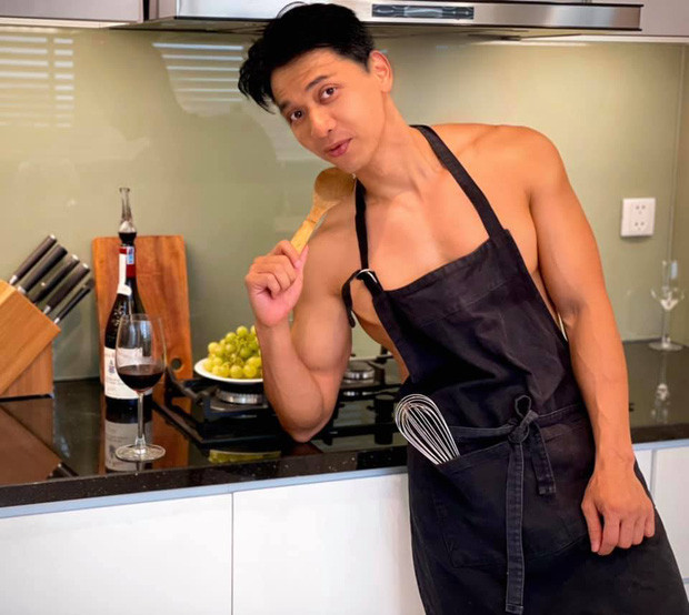 Chàng thiếu gia ngân hàng còn có sở thích vào bếp pha chế đồ uống, nấu ăn cho những người yêu thương.