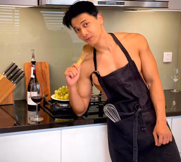 Chàng thiếu gia ngân hàng còn có sở thích vào bếp pha chế đồ uống, nấu ăn cho những người yêu thương.