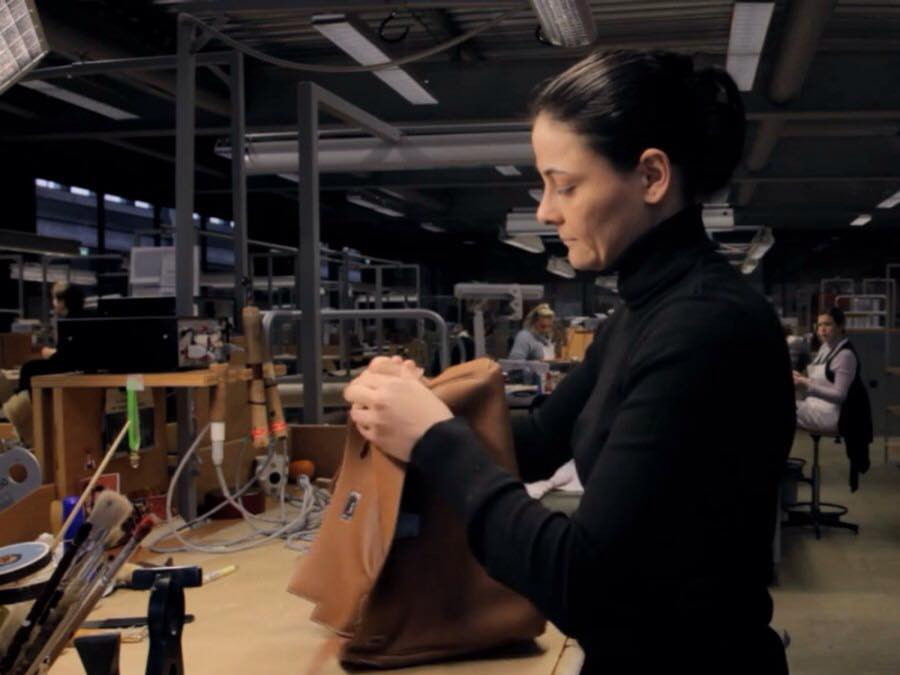 Làm căng bề mặt da cũng mất nhiều công sức.