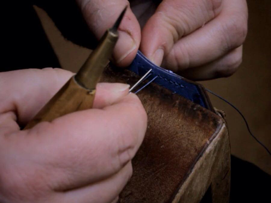 Mọi quy trình sản xuất đều được thực hiện bằng tay.