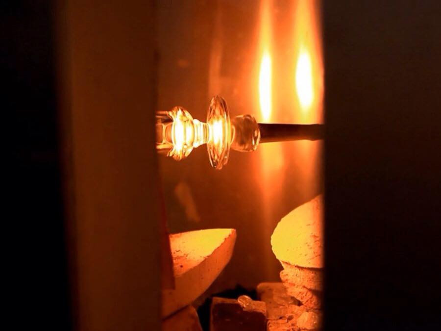 ...rồi nung đến nhiệt độ cao.