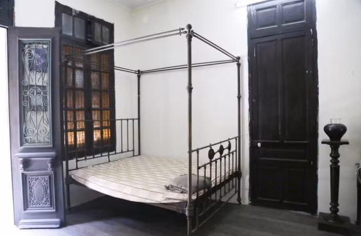 Căn biệt thự được xây miệt mài trong 1 năm mới hoàn thiện. Hầu hết nội thất trong căn biệt thự đều được nhập khẩu từ châu Âu hoặc Hồng Kông. Ảnh: Saostar