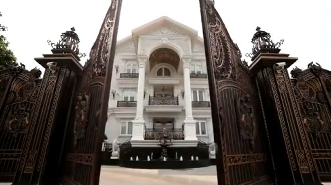 Muon mo trung tam hang hieu giam gia, ba Le Hong Thuy Tien quyen luc sao?-Hinh-3