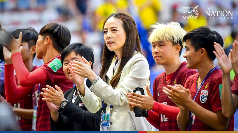 Bà Madam Pang đồng thời cũng giữ vai trò trưởng đoàn bóng đá Thái Lan. Ảnh: FAT